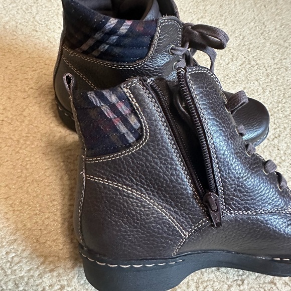 Clarks collection cushion soft ankle boots. Size 7.5 - Picture 2 of 7